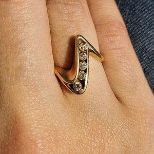 Vintage 14ky Gold .20ct TW 5 Diamond ring sz 6.5